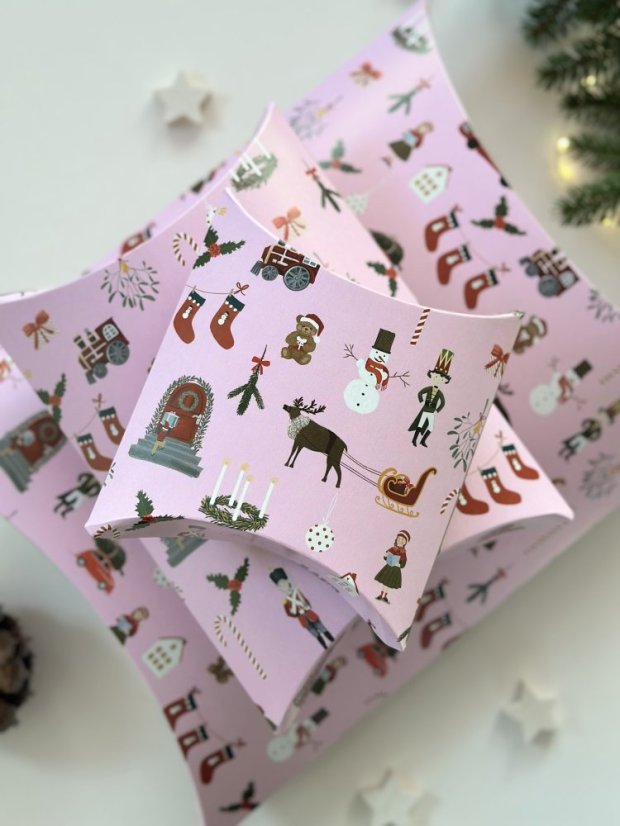 Be Nice EKO vánoční krabičky růžové - Anglická pohádka - Velikost klip klop krabiček: Střední krabička 21x16x4,5 cm