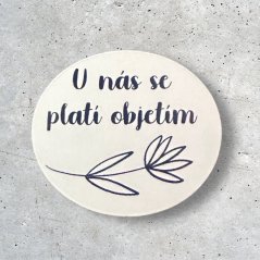 Motivační magnetka na lednici - U nás se platí objetím