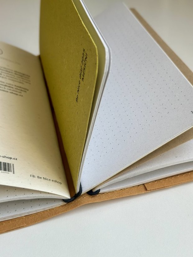 Be Nice diář na míru - wash paper pouzdro na diář hořčicové - Be Nice wash paper pouzdro na diář: Náplň do pouzdra: Be Nice diář 2026 MĚSÍČNÍ