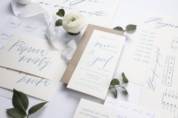 Modrá kaligrafie - Svatební oznámení a příslušenství - Svatební oznámení s obálkou