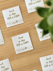 Samolepka - Život se děje TEĎ a TADY