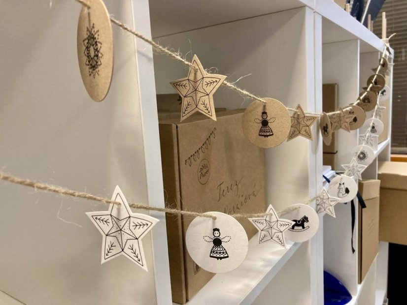 Be Nice EKO vánoční papírové ozdoby s motivy - hnědé