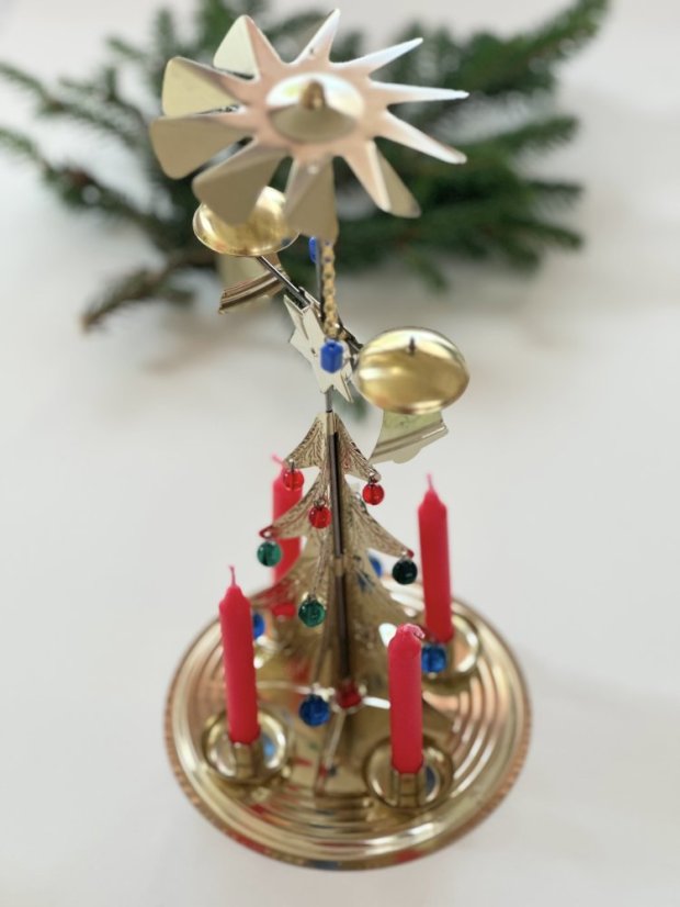 Be Nice ringing Christmas tree     Zeptat se služby ChatGPT