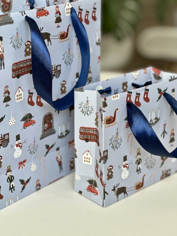 Be Nice EKO vánoční dárková taška Anglická pohádka - Velikost barevných tašek: Vánoční dárková taška Anglická pohádka - 25 x 21 x 9 cm