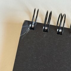 Be Nice Papírový blok černý bez linek horní vazba A4 - ZACHRAŇ MĚ