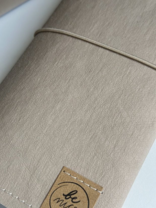 Be Nice diář na míru - wash paper pouzdro na diář taupe - Be Nice wash paper pouzdro na diář: Be Nice wash paper pouzdro na diář
