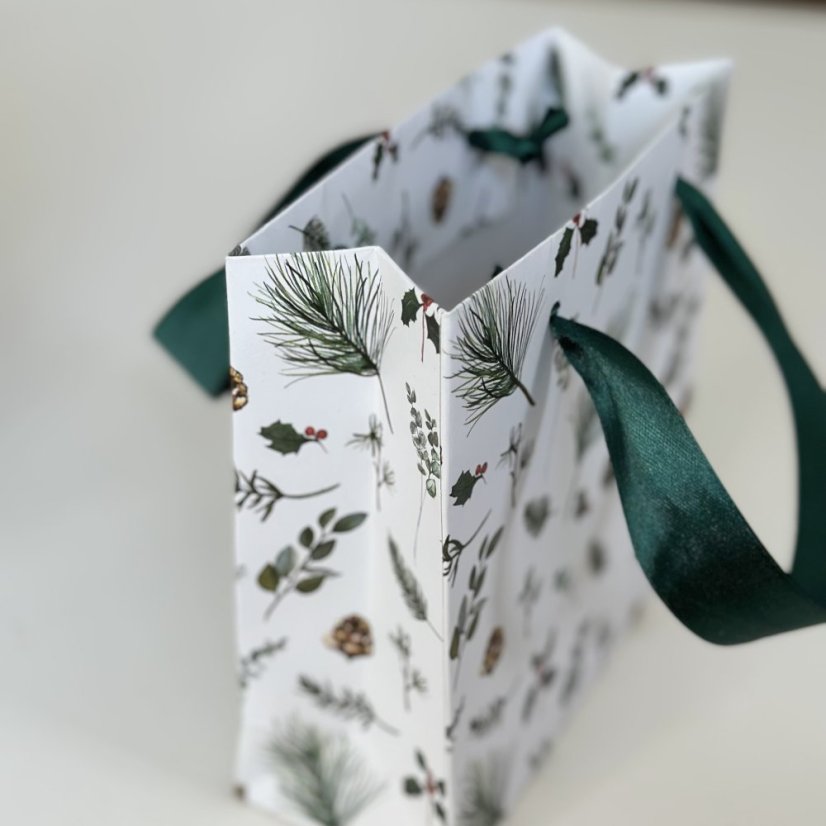 Be Nice EKO vánoční dárková taška V jehličí - Velikost barevných tašek: Vánoční dárková taška V jehličí  - 25 x 21 x 9 cm